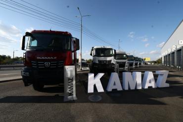 Фото В Челябинске открыли новый дилерский центр «КАМАЗ»