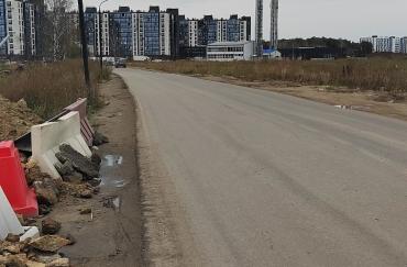 Фото В новом микрорайоне Челябинска «тротуаром» является проезжая часть