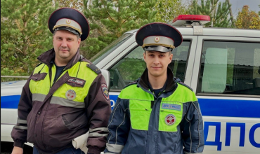 Фото В Усть-Катаве госавтоинспекторы не оставили в беде женщину-водителя