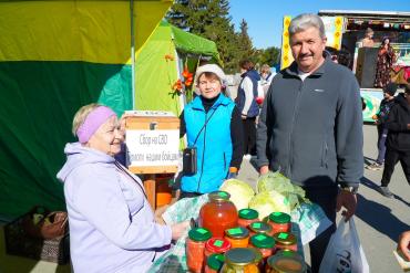 Фото В Еткуле развернулась ярмарка «Дары осени»