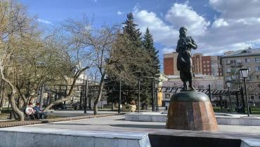 Фото Челябинцы решат, куда установить известную «девушку с косой»