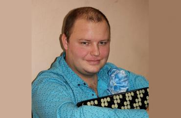 Фото Укротитель тысячи голосов: музыкант Алексей Кисурин о тайнах настройки баянов и любви к инструменту