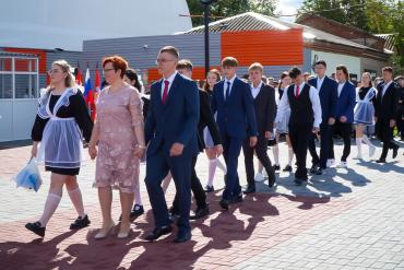 Фото В Еткуле торжественно отметили День знаний
