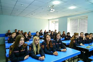 Фото Транспортные полицейские Челябинска рассказали студентам-юристам о службе в органах