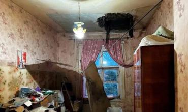 Фото Многодетная семья Златоуста из дома с рухнувшим потолком получила маневренное жилье