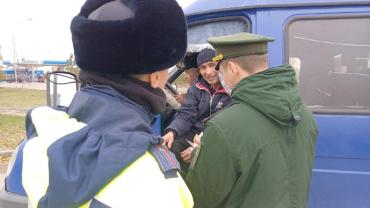 Фото В Челябинске на оживленной развязке автомобилистов проверяли военные следователи (ВИДЕО)