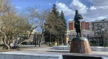 Фото Челябинская «девушка с косой» может переехать в Калининский район