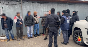 Фото В теплицах Красноармейского района нашли нелегалов