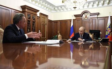 Фото Владимир Путин встретился с гендиректором «ДОМ.РФ» Виталием Мутко