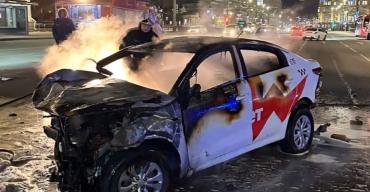 Фото На проспекте Ленина ликвидировали последствия ДТП с пожаром