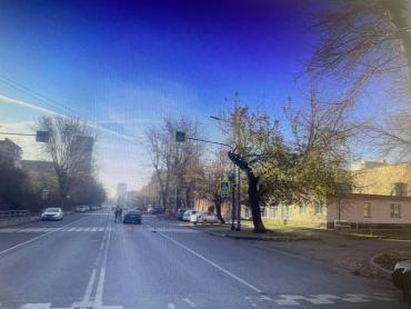 Фото В Челябинске на пешеходном переходе BMW сбил женщину