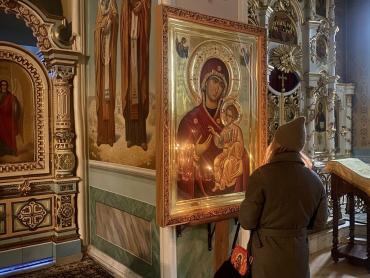 Фото О чем молятся перед Иверской иконой Божией Матери, которую чтят 26 октября