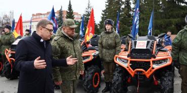 Фото Алексей Текслер передал частям ЦВО «армию» квадроциклов
