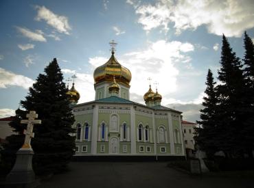 Фото В храмах Южного Урала служат панихиды по погибшим работникам завода Копейска
