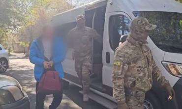 Фото Следователи показали кадры задержания экс-замначальника челябинского ГИБДД, попавшегося на взятке асфальтом