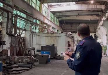 Фото Трагическое падение с высоты: в Челябинске возбуждено уголовное дело после гибели кровельщика