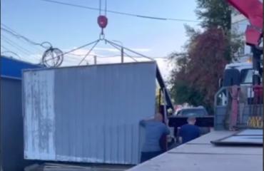 Фото В Челябинске продолжается активная работа по демонтажу несанкционированных нестационарных торговых объектов