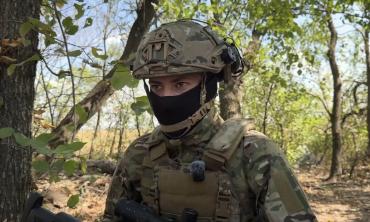 Фото  Уральские снайперы обеспечивают продвижение штурмовиков, уничтожая огневые точки противника