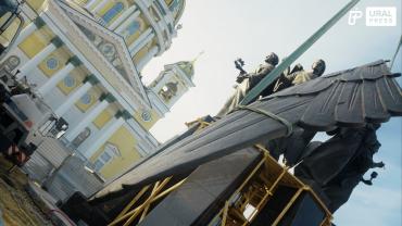 Фото Семь небесных заступников Челябинска дождались своего святого предводителя – в Челябинск доставили скульптуру Архистратига Михаила