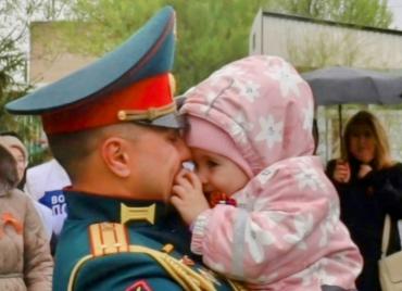 Фото Бойцов поздравили с Днем отца: Героя можно воспитать только на личном примере