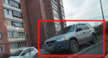 Фото Челябинцев призвали не ставить на газоны и детские площадки машины, вагончики и прицепы