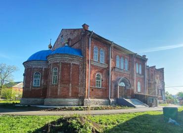 Фото Старинный храм в Юрюзани посетили столичные реставраторы