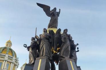 Фото Под ангельской защитой: в Челябинске открыли памятник Собору Архистратига Михаила