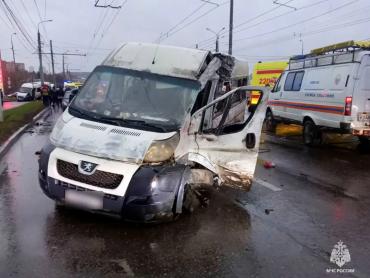 Фото ДТП в Туле с участием трамвая, маршруток и авто: четверо погибших и 22 пострадавших (ВИДЕО)
