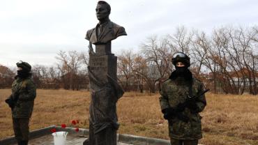 Фото В Челябинской области установлен монумент легендарному разведчику-нелегалу