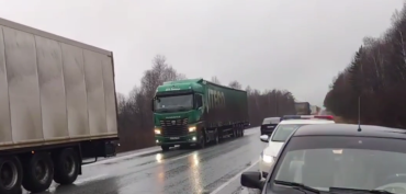 Фото На трассе на Южном Урале большегруз съехал в кювет