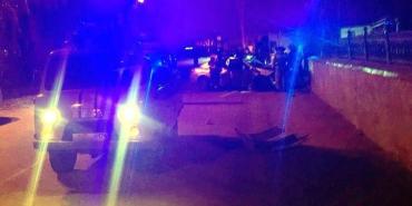 Фото  В Кыштыме водитель легковушки влетел в стену