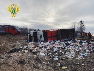 Фото Умер пострадавший при столкновении мусоровоза с поездом под Аргаяшом (ВИДЕО)