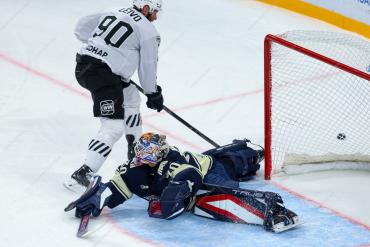 Фото «Трактор» чуть не испортил юбилей титулованного соседа