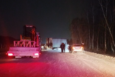Фото Госавтоинспекторы помогли съехавшему в кювет газелисту