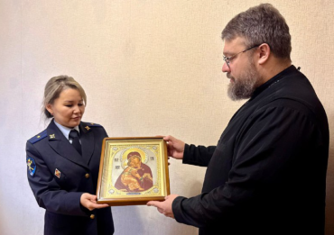 Фото Полицейские вернули в магнитогорский храм украденную Владимирскую икону Божией матери