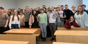 Фото Ветеран СВО и участник программы «Герои Южного Урала» Виктор Колодяжный побывал в гостях у коркинских студентов