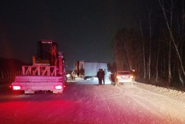 Фото Госавтоинспекторы помогли съехавшему в кювет газелисту