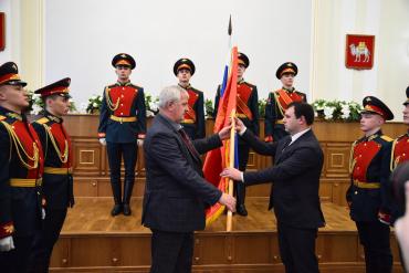 Фото Копия боевого знамени Великой Отечественной войны передана на вечное хранение ГРЦ Макеева
