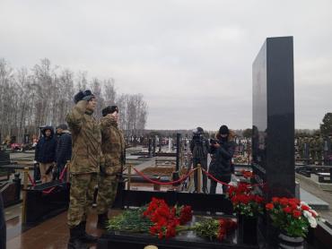 Фото Память жива: лётчику-герою Александру Антонову в Челябинске поставили памятник