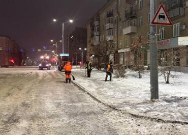 Фото Снег в Челябинске чистят почти 250 единиц техники и сотни дорожных рабочих