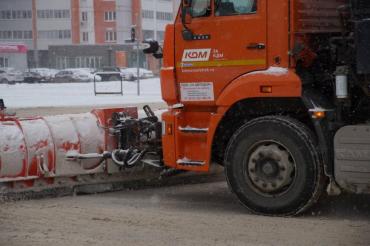 Фото Челябинск противостоит снегопаду: усиленный режим уборки дорог и дворов