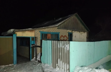 Фото Ночью в селе Полоцкое загорелся дом многодетной семьи