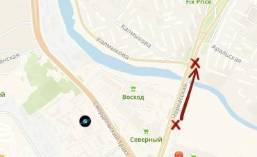 Фото  В Челябинске закроют для транспорта мост по улице Черкасской