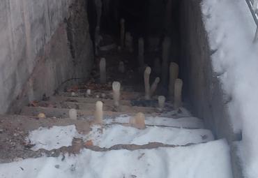 Фото Челябинцы боятся обрушения подъезда в доме на Свердловском проспекте и заявляют о бездействии ответственных лиц