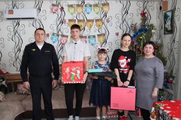 Фото В Челябинской области полицейские устроили новогоднее чудо для детей