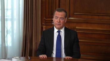 Фото Медведев: смена главы Офиса президента не поможет Зеленскому