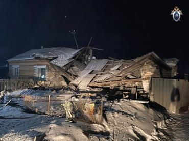 Фото В Троицком районе в жилом доме рванул газ, есть погибший