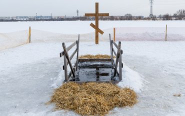 Фото Более четырёх тысяч челябинцев окунулись в иордани в Крещение