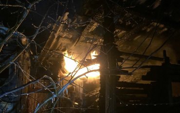 Фото В Кыштыме в СНТ «Лесовод» ночью горели садовый дом и баня