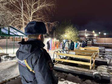 Фото Усиленный режим и сухой закон: как обеспечивают порядок на Крещение на Южном Урале (ВИДЕО)
